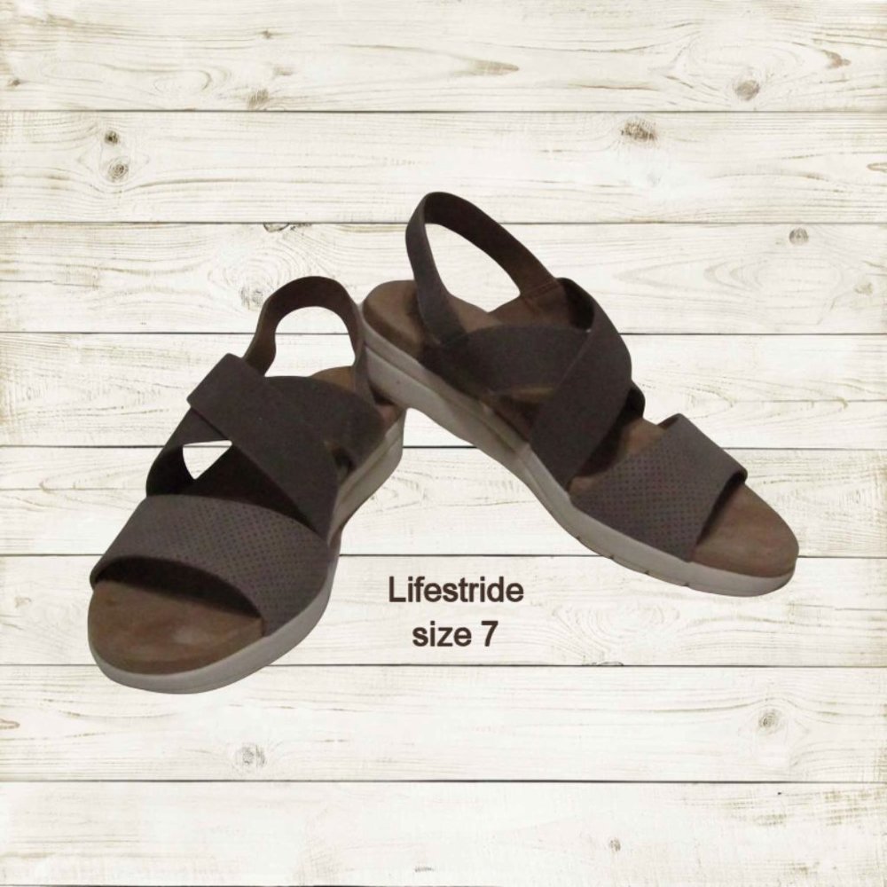 Lifestride velocity2  size 7 plush sandalssling back color Tan